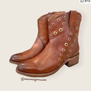 Frye Diana Grommet Cognac Leather Studded Short Moto Pull On Western Ankle Boots